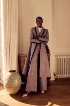 Brooklyn Trousers Checked Houndstooth Tweed -Lady Style Wear Carlisle 3 Piece Suit Heather Houndstooth model 3 Product Page Web Size 1