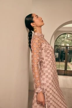 Keres Dress Dusty Rose Appliqué Daisy Lace -Lady Style Wear KeresBlushmodel1 ProductPageWebSize