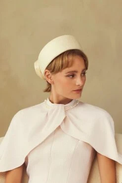 Illthyia Pillbox X Jane Taylor -Lady Style Wear ViolaPinkYellowPearl ProductPageWebSize 3b2a4e48 6f39 4c77 8edc 4a7f8acb80ce